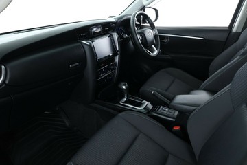 https://vehicle-cdn.autoleague.cloud/30675_61038562_33.jpg