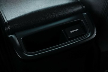 https://vehicle-cdn.autoleague.cloud/30675_61038562_36.jpg