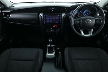 https://vehicle-cdn.autoleague.cloud/30675_61038562_37.jpg
