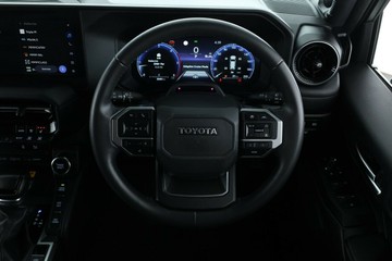https://vehicle-cdn.autoleague.cloud/30675_61038563_21.jpg