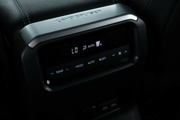https://vehicle-cdn.autoleague.cloud/30675_61038563_36.jpg