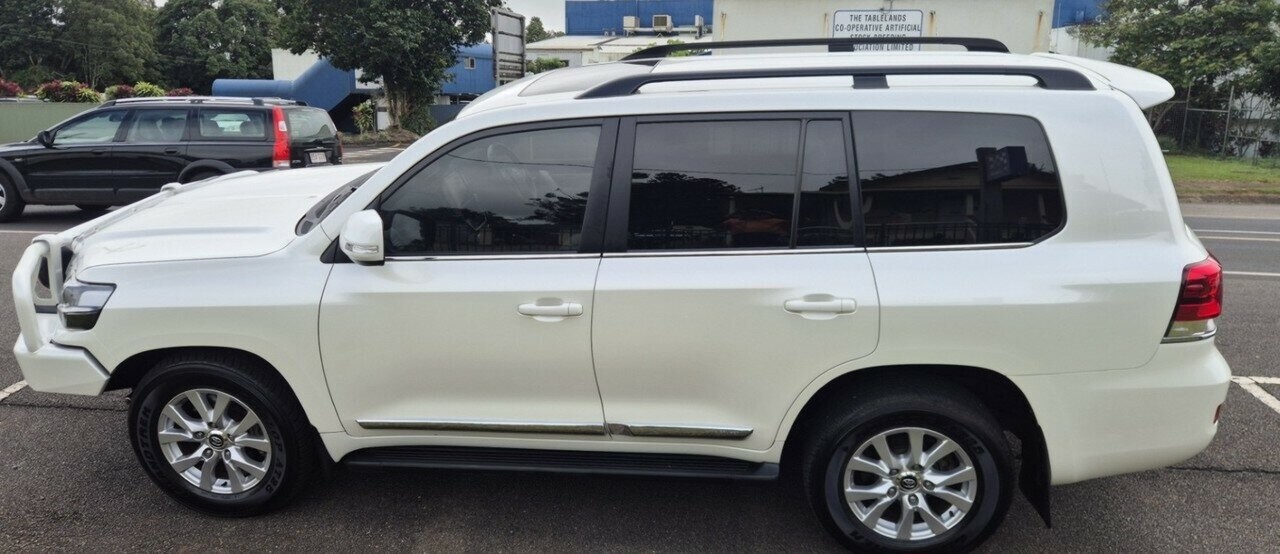 Toyota Landcruiser image 3