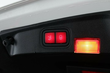 https://vehicle-cdn.autoleague.cloud/30675_61038636_17.jpg