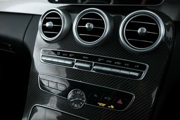 https://vehicle-cdn.autoleague.cloud/30675_61038636_28.jpg