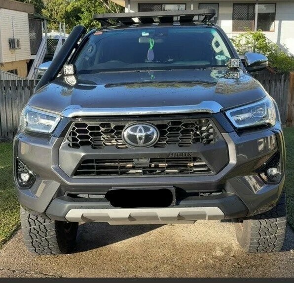 Toyota Hilux image 2