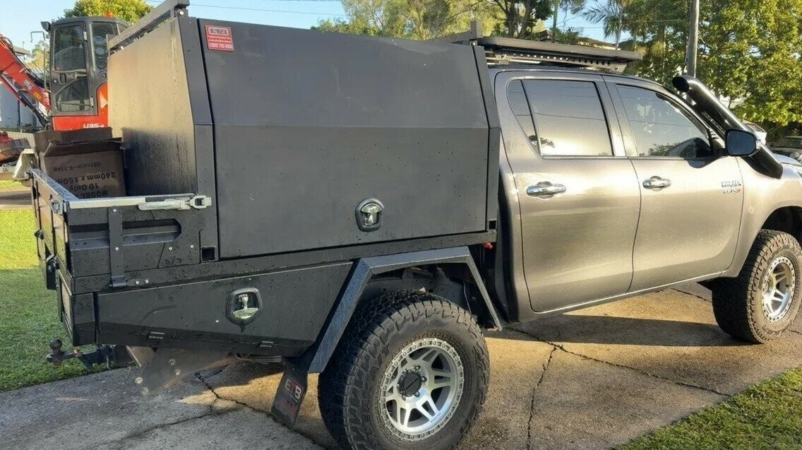 Toyota Hilux image 4