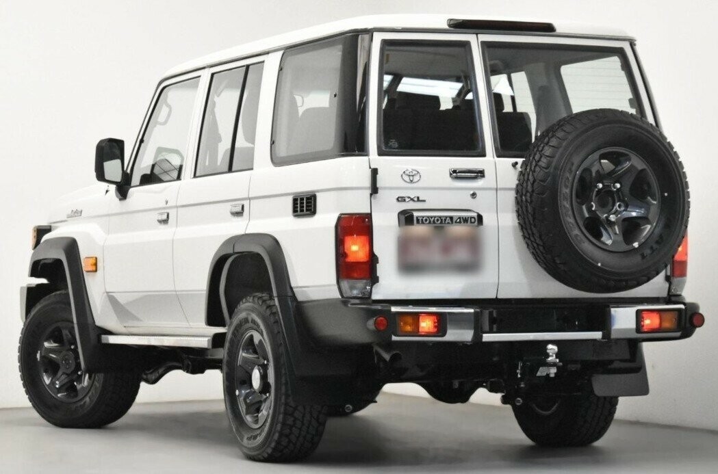 Toyota Landcruiser image 2
