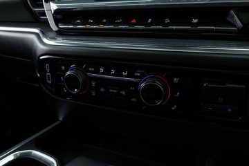https://vehicle-cdn.autoleague.cloud/30675_61038725_27.jpg