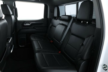 https://vehicle-cdn.autoleague.cloud/30675_61038725_33.jpg