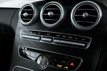 https://vehicle-cdn.autoleague.cloud/30675_61038805_27.jpg