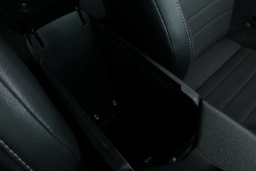 https://vehicle-cdn.autoleague.cloud/30675_61038886_33.jpg