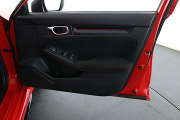 https://vehicle-cdn.autoleague.cloud/30675_61038944_16.jpg