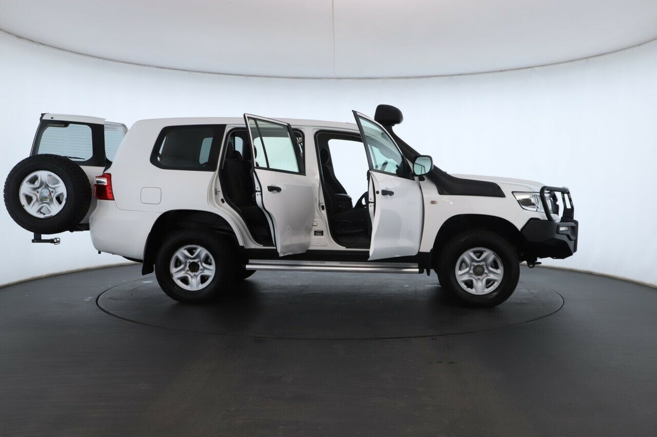 Toyota Landcruiser image 2