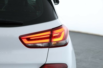 https://vehicle-cdn.autoleague.cloud/30675_61039254_15.jpg
