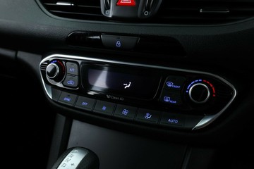 https://vehicle-cdn.autoleague.cloud/30675_61039254_27.jpg