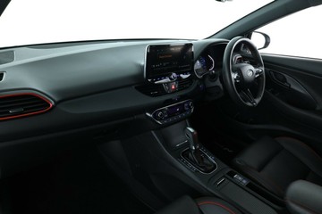 https://vehicle-cdn.autoleague.cloud/30675_61039254_32.jpg