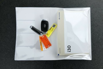 https://vehicle-cdn.autoleague.cloud/30675_61039254_36.jpg