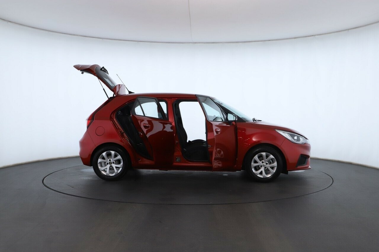 MG Mg3 image 2