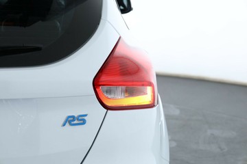 https://vehicle-cdn.autoleague.cloud/30675_61039301_15.jpg