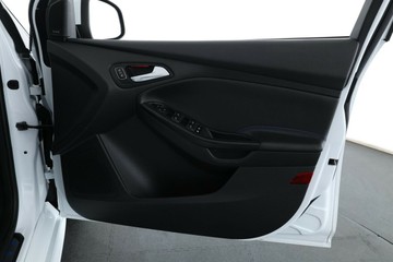 https://vehicle-cdn.autoleague.cloud/30675_61039301_18.jpg