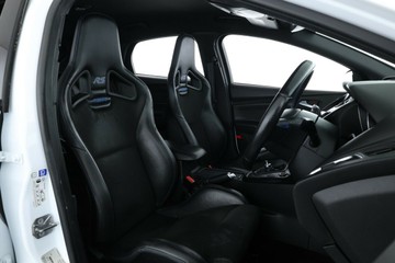 https://vehicle-cdn.autoleague.cloud/30675_61039301_19.jpg