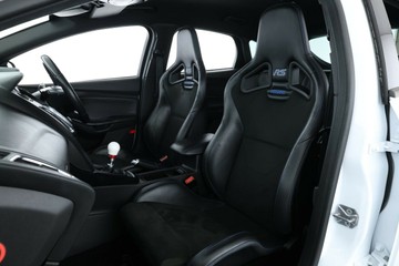 https://vehicle-cdn.autoleague.cloud/30675_61039301_31.jpg