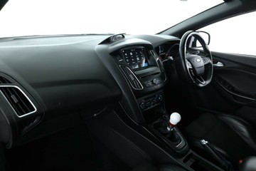 https://vehicle-cdn.autoleague.cloud/30675_61039301_32.jpg