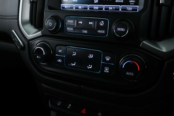 https://vehicle-cdn.autoleague.cloud/30675_61039312_27.jpg