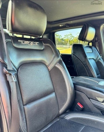 https://vehicle-cdn.autoleague.cloud/30675_61039402_6.jpg
