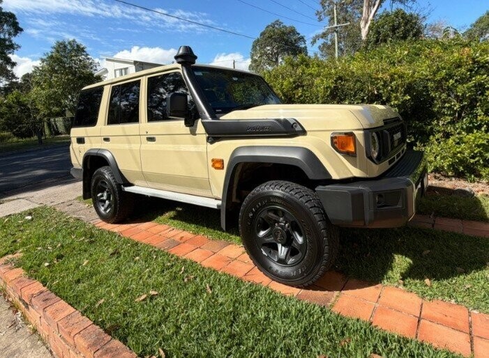 Toyota Landcruiser image 2