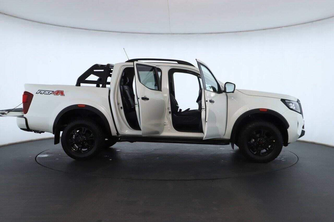 Nissan Navara image 2