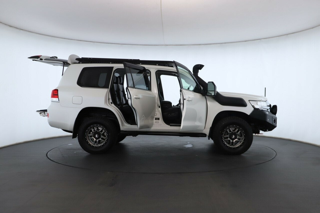 Toyota Landcruiser image 2