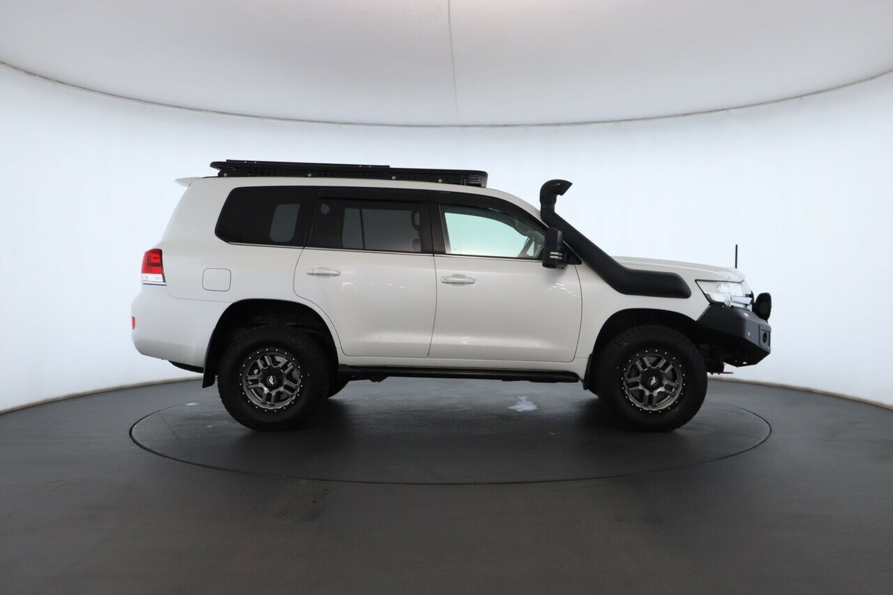 Toyota Landcruiser image 3