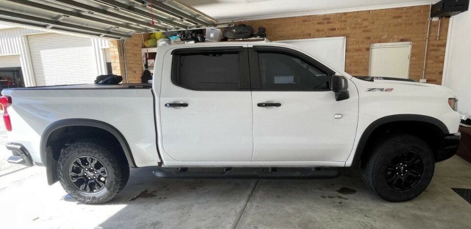 Chevrolet Silverado image 3