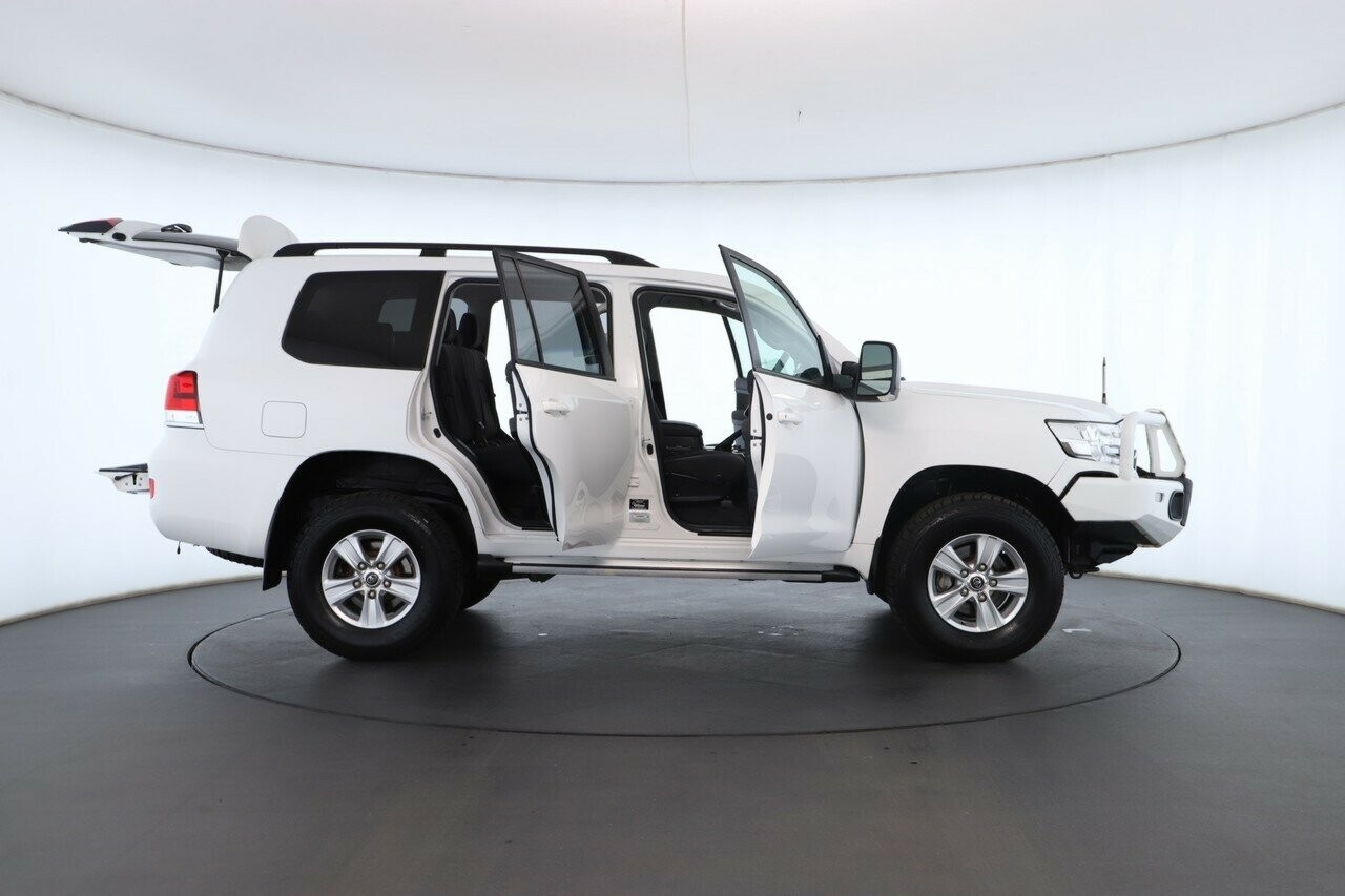 Toyota Landcruiser image 2