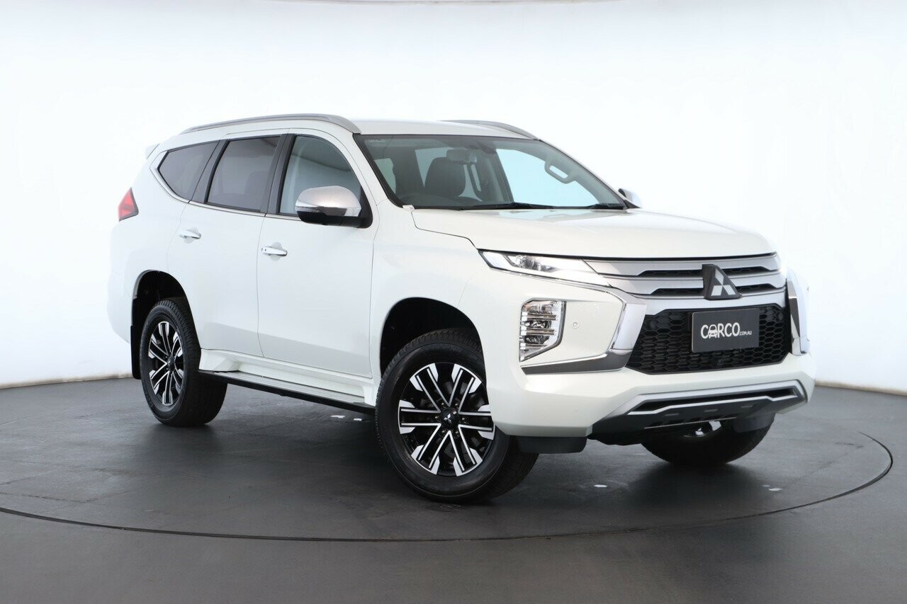 Mitsubishi Pajero Sport image 1