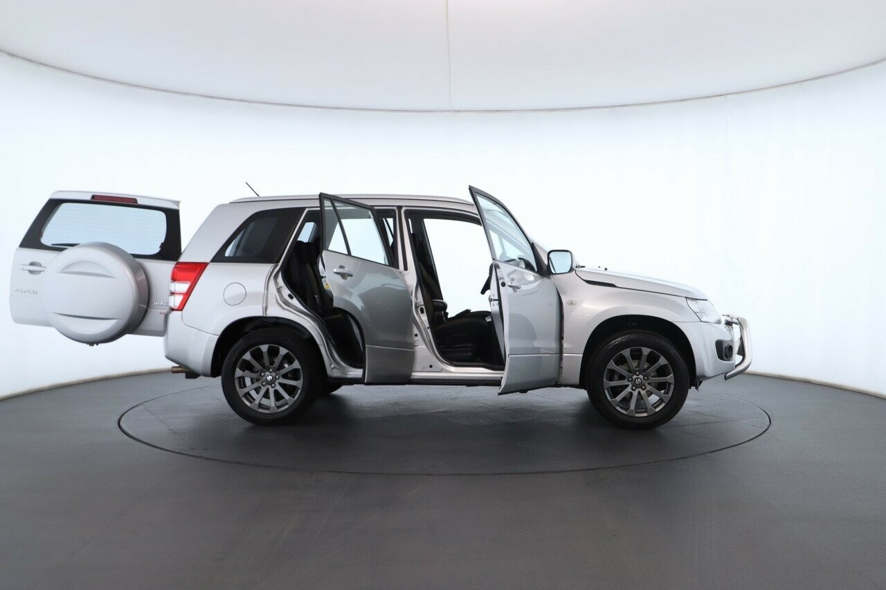 Suzuki Grand Vitara image 2
