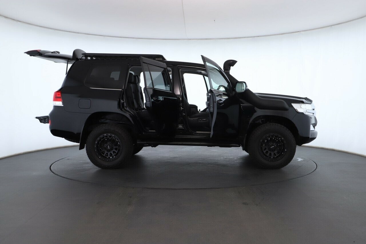 Toyota Landcruiser image 2
