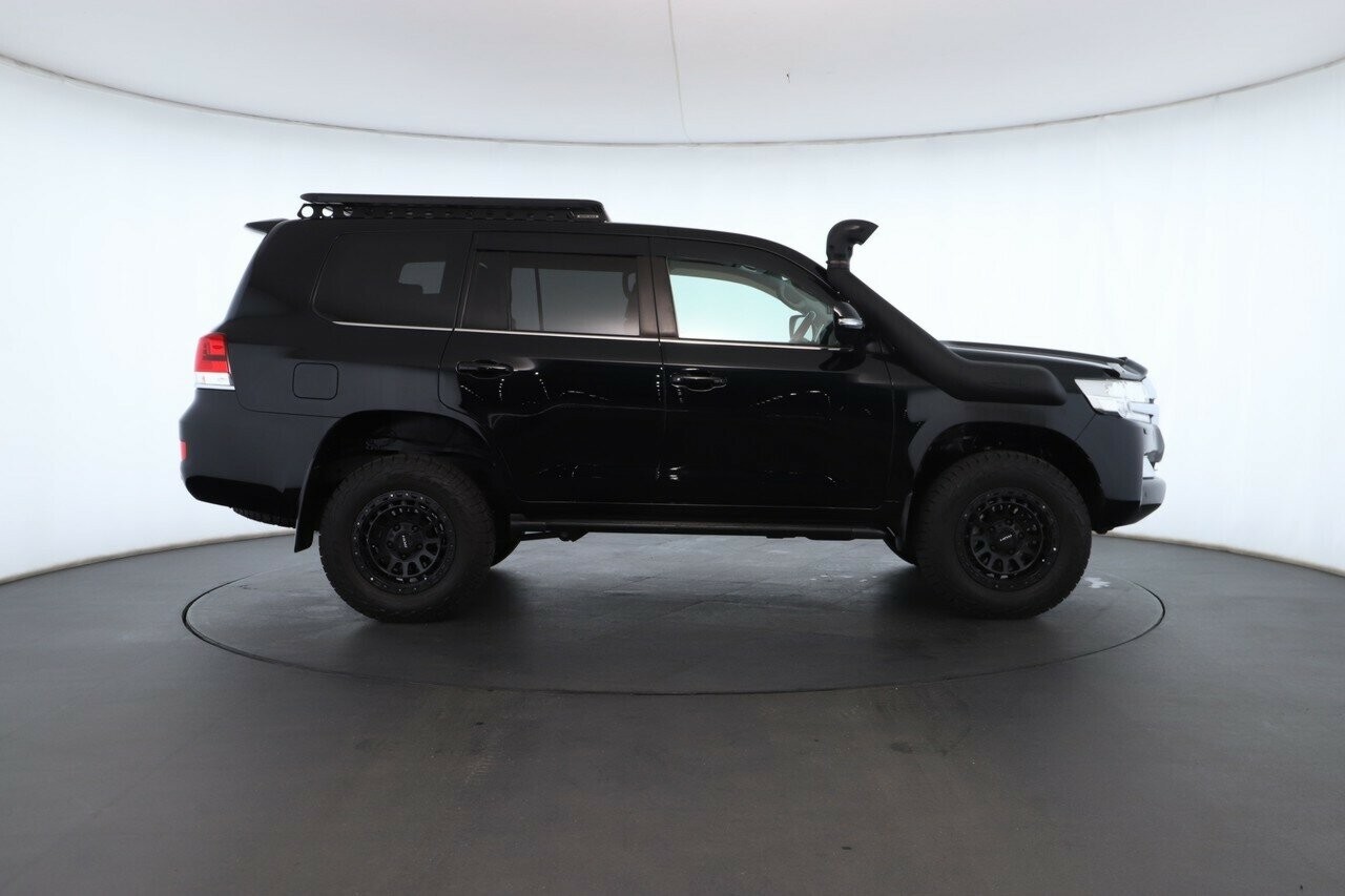 Toyota Landcruiser image 3