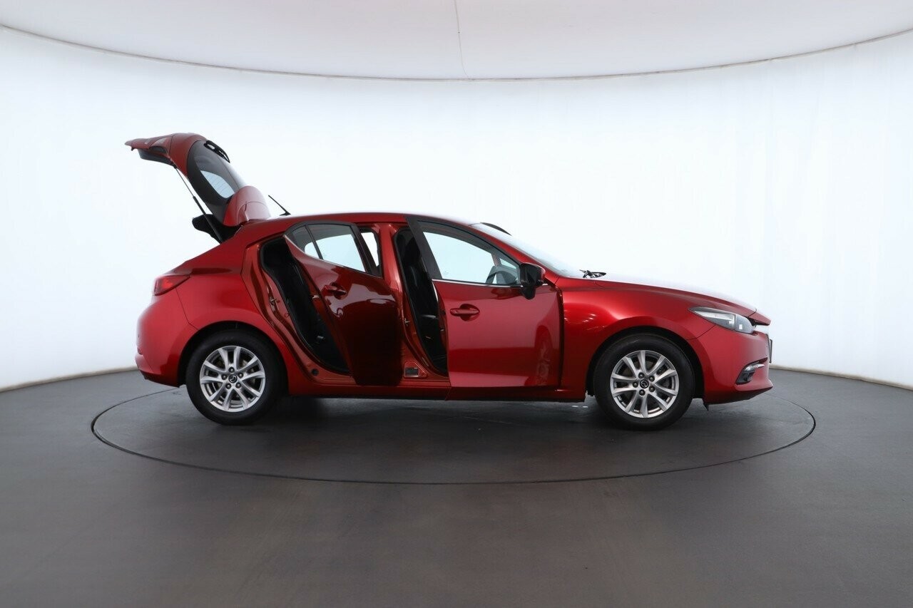 Mazda 3 image 2