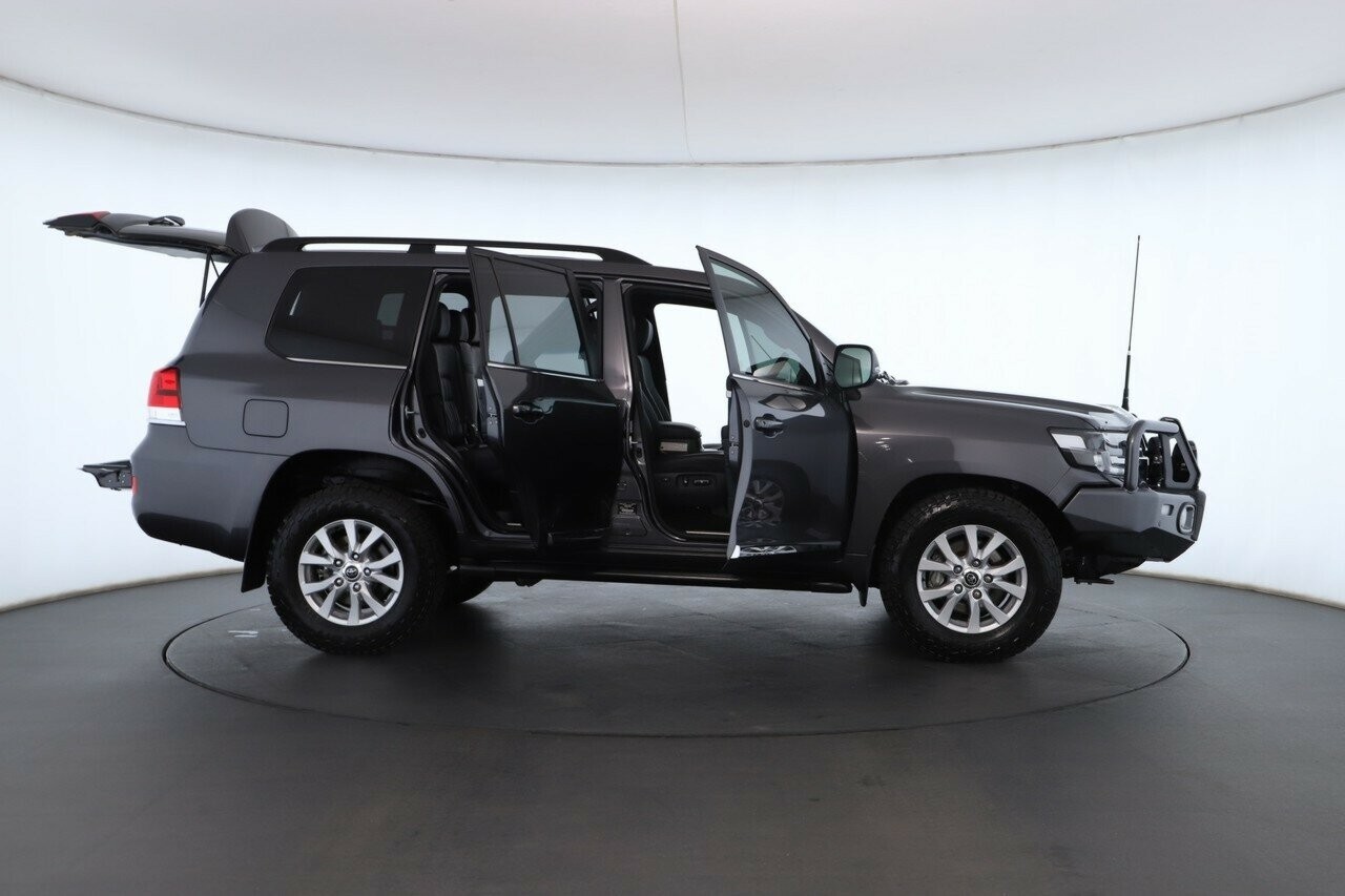 Toyota Landcruiser image 2