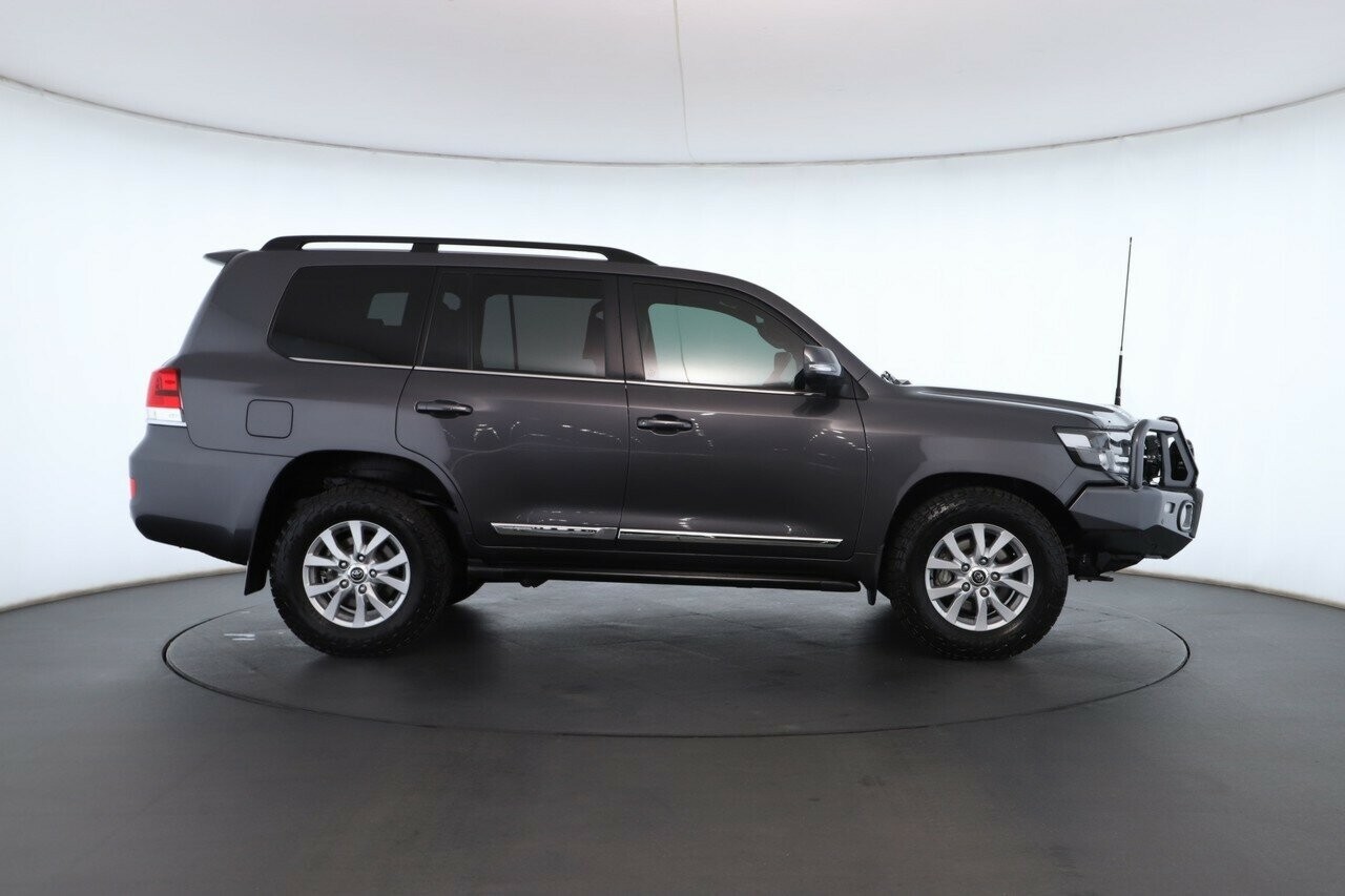 Toyota Landcruiser image 3