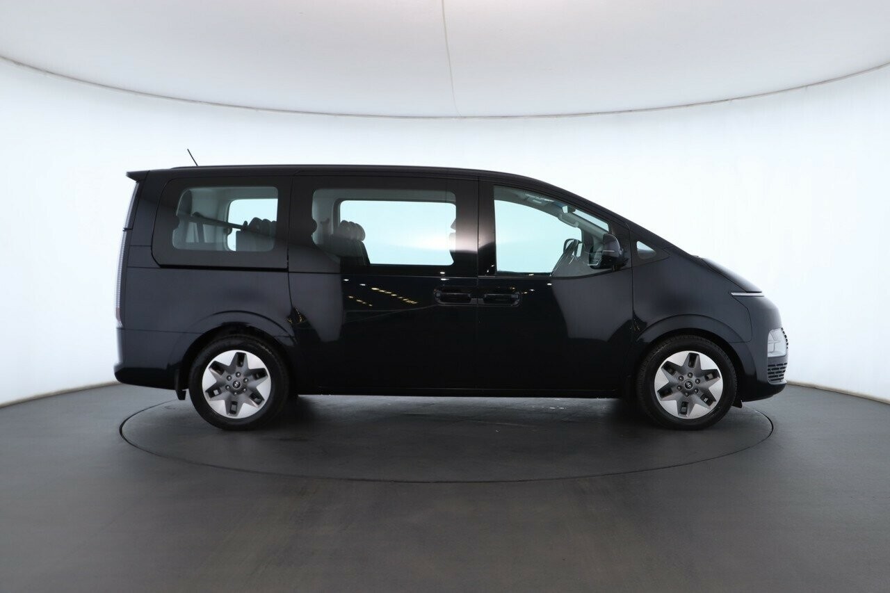 Hyundai Staria image 3