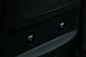 https://vehicle-cdn.autoleague.cloud/30675_61039871_34.jpg