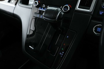https://vehicle-cdn.autoleague.cloud/30675_61039895_27.jpg