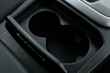 https://vehicle-cdn.autoleague.cloud/30675_61039937_27.jpg