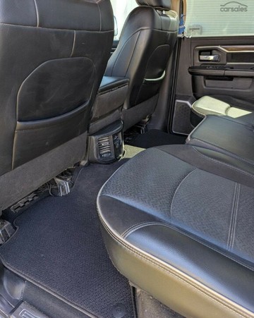 https://vehicle-cdn.autoleague.cloud/30675_61039995_6.jpg