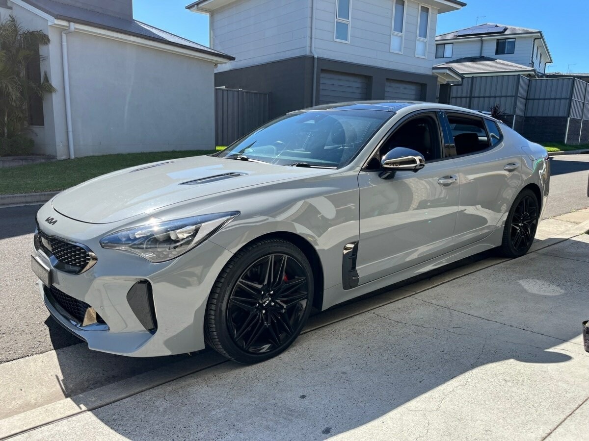 Kia Stinger image 1