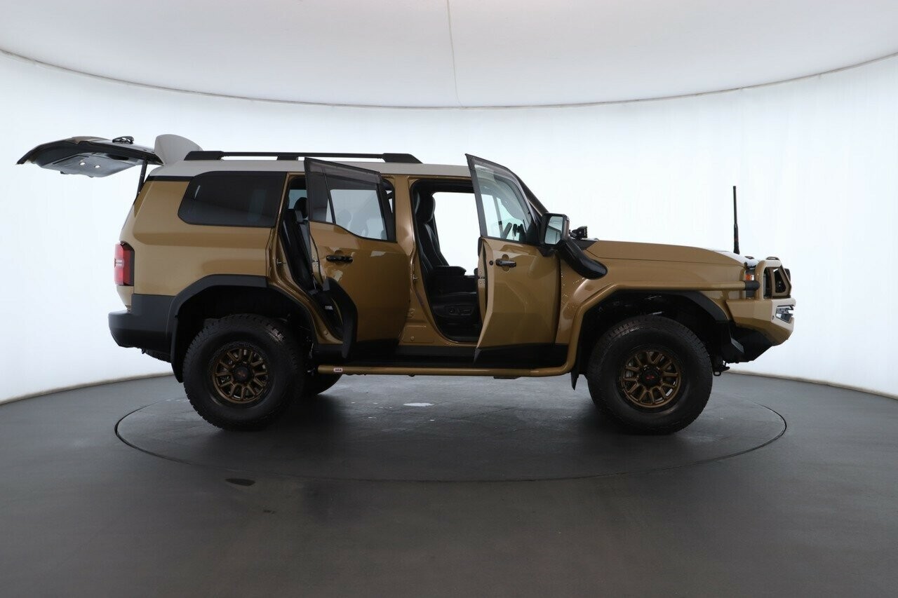 Toyota Landcruiser Prado image 2