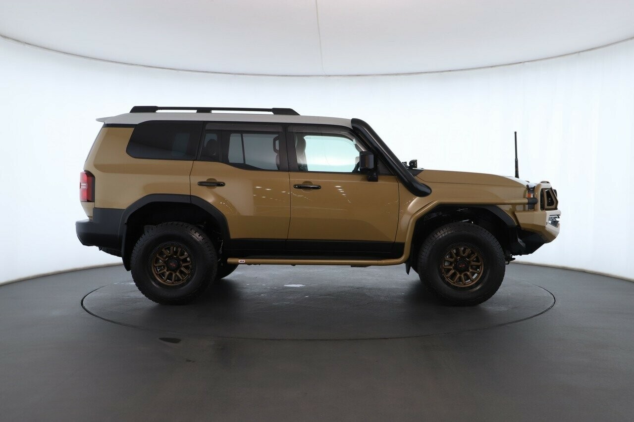 Toyota Landcruiser Prado image 3